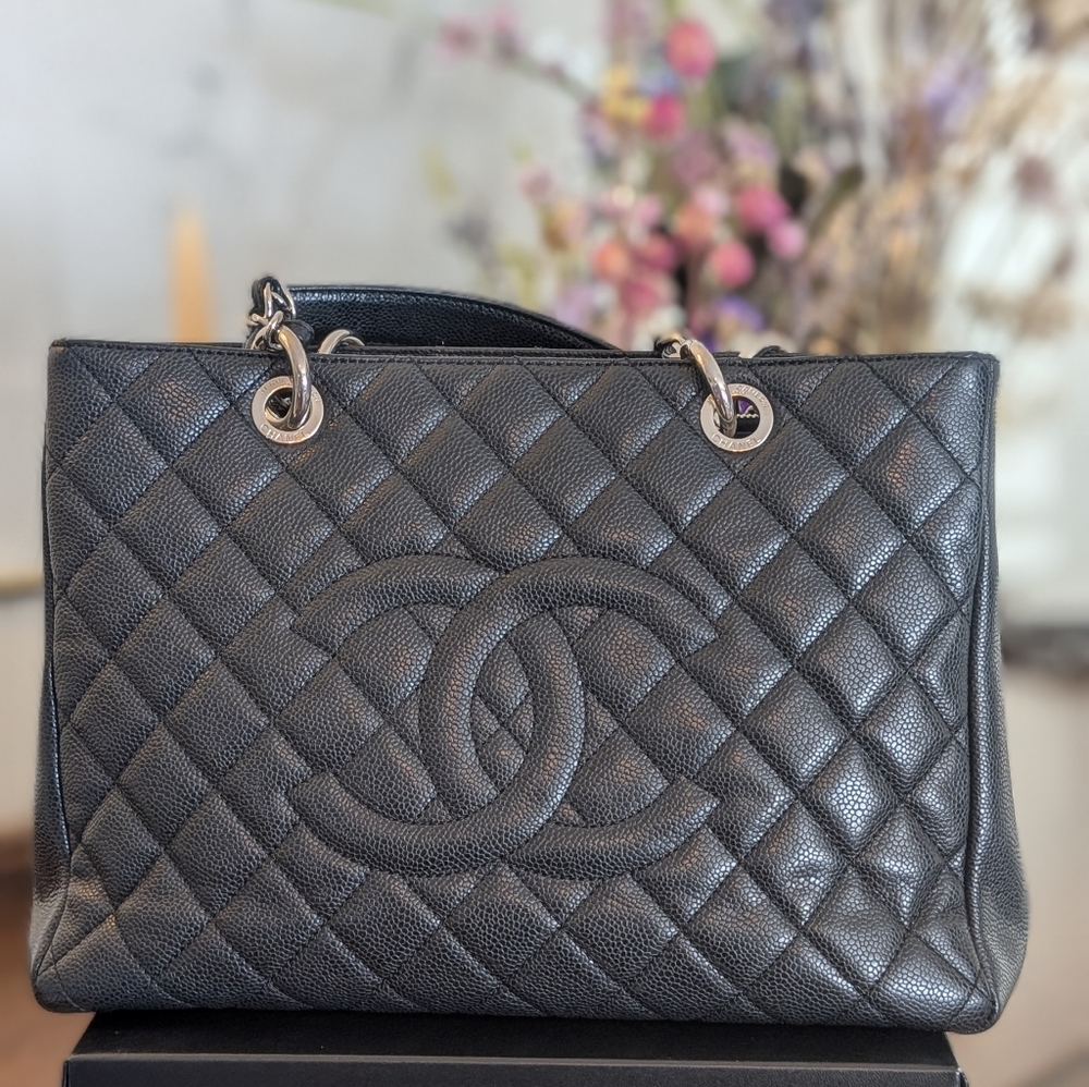 Chanel GRAND shopping caviar tote - Picture 2 of 15